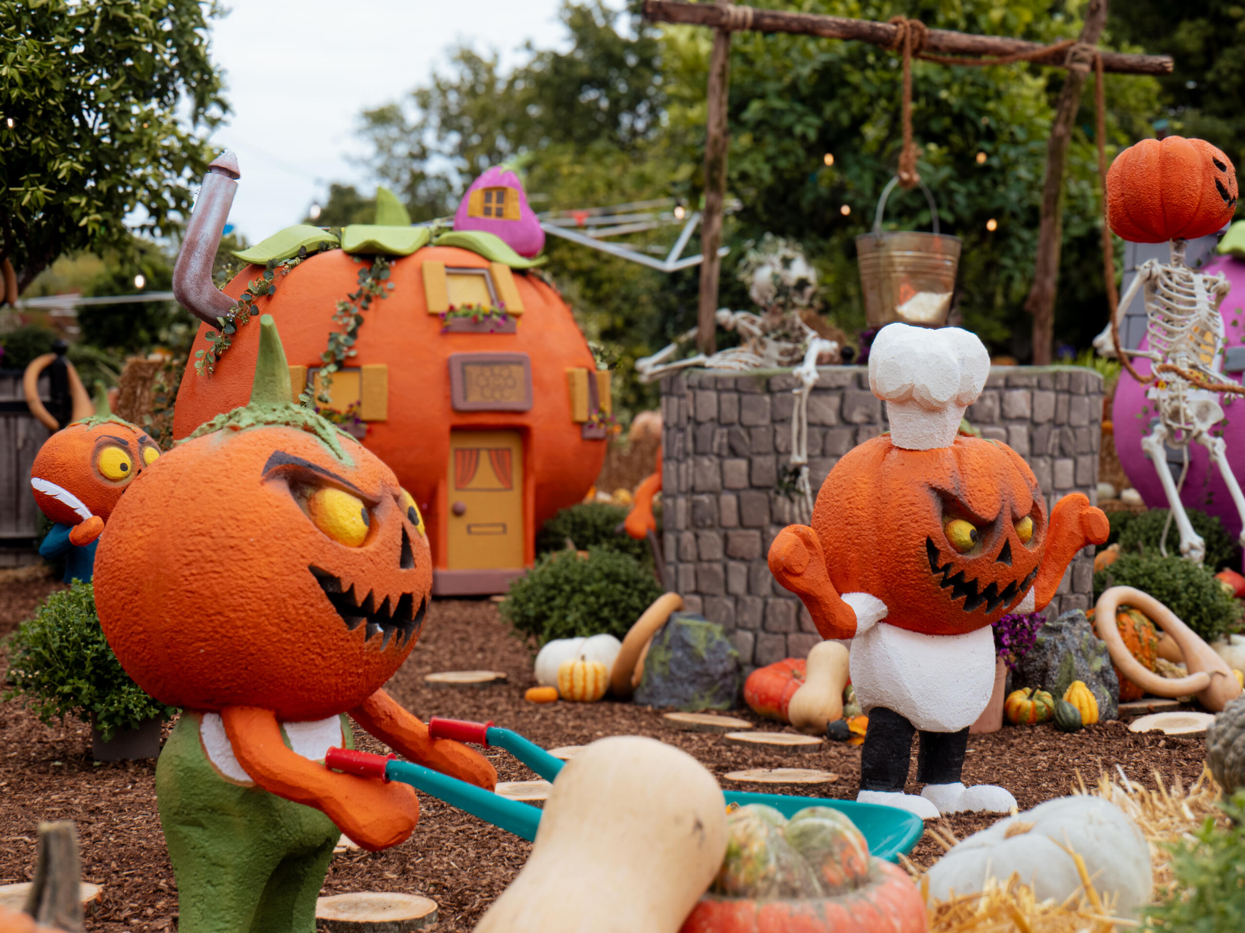 Le village des Citrouillard, décor de la Fête de l'Automne à Terra Botanica, Angers